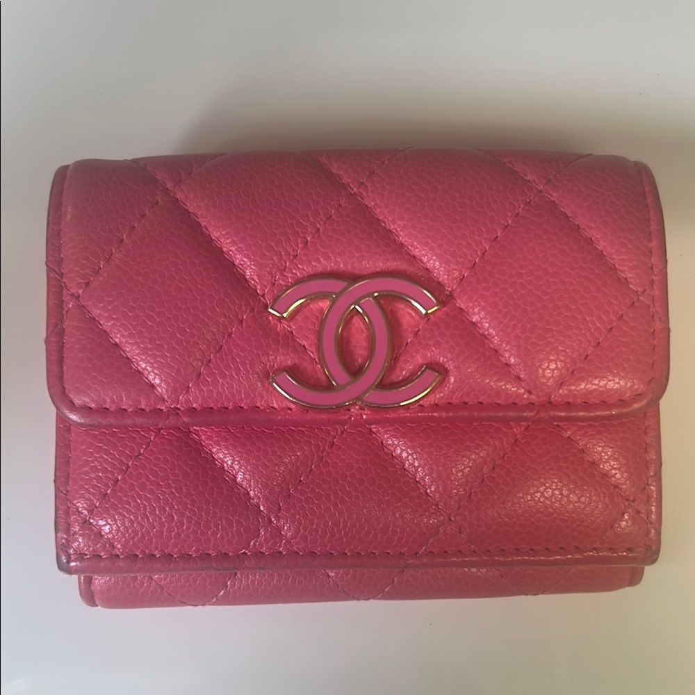 CHANEL Quilted CC Logo Wallet in Pink
